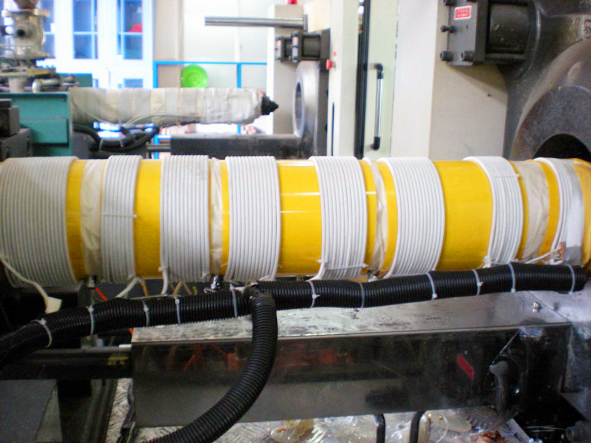 注塑機節能改造安裝現場